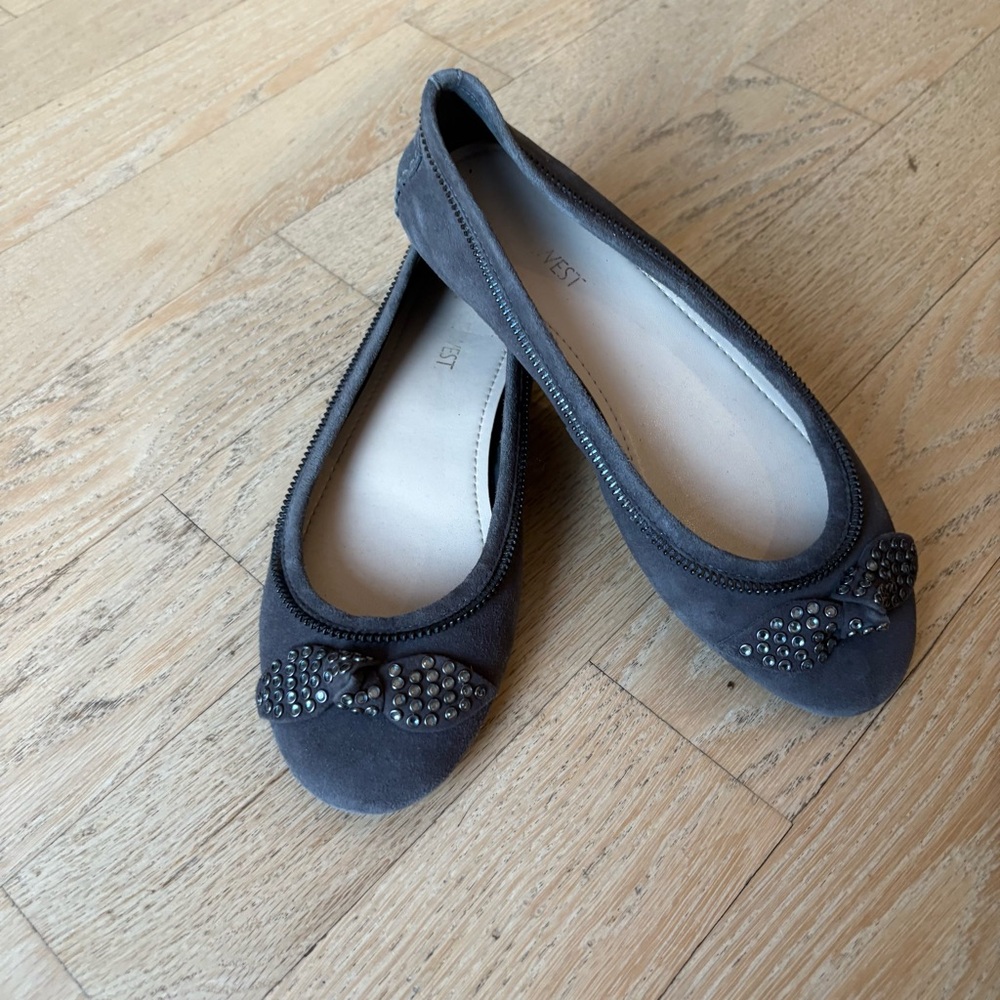 Gray Nine West Women's Ballet Flats with Bow Detail